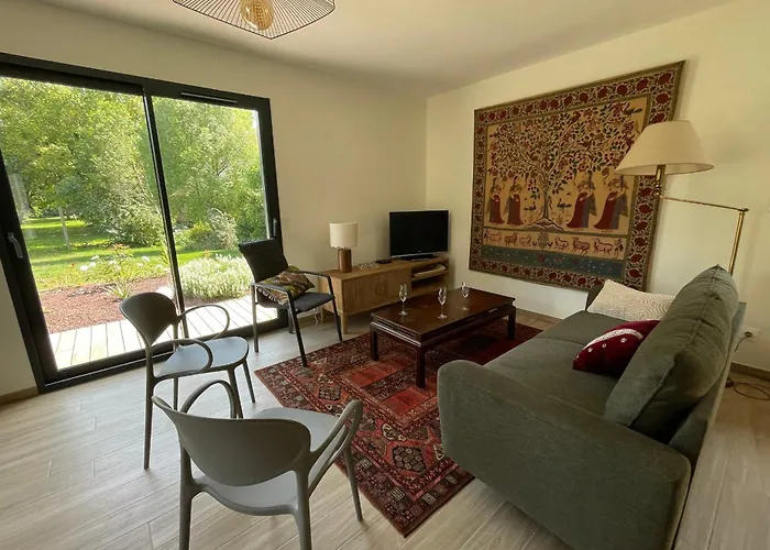 Дом отдыха Le Clos Des Marmuzots Parking & Garden Байе