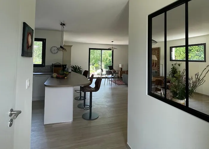 Le Clos Des Marmuzots Parking & Garden * Байе